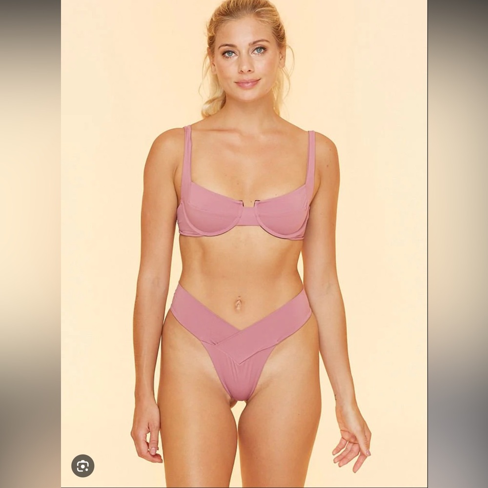 Indah Bikini Set Medium Top Small Bottom